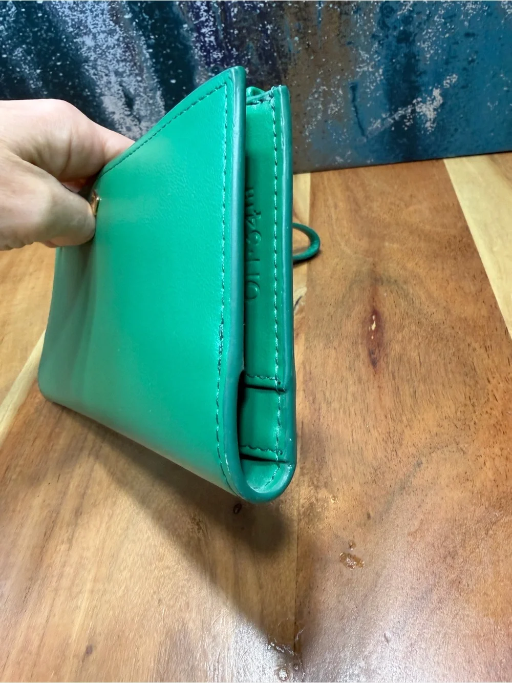 “On 34th” Macy’s Minimalist Kelly Green Zip Around Wristlet Wallet NWOT